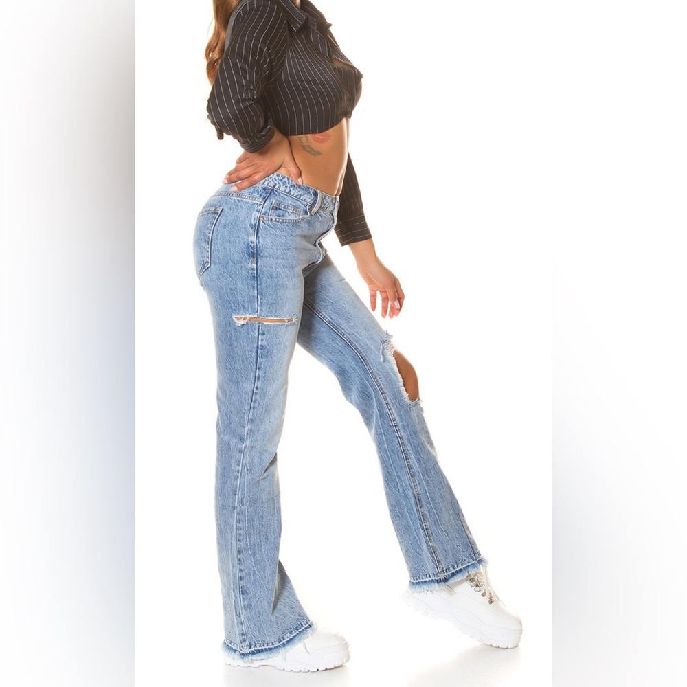 Distressed Boot Cut Jeans 🔥 - Picture 3 of 5